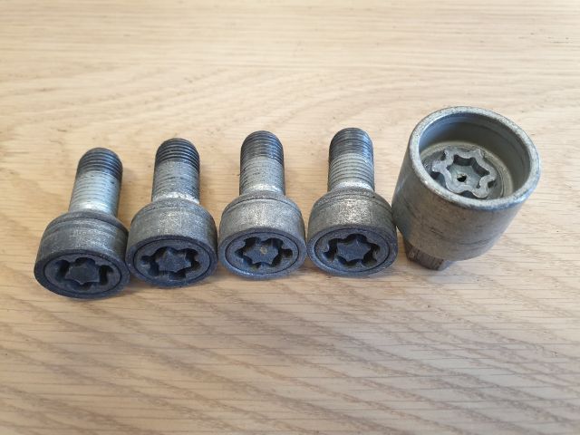 bontott VW GOLF VI Kerékőr Szett