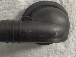 bontott VW GOLF VI Kesztyűtartó Hűtő Cső