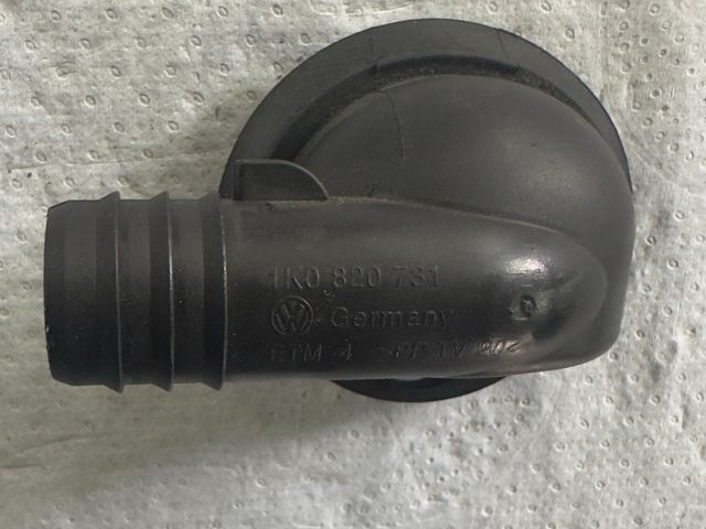 bontott VW GOLF VI Kesztyűtartó Hűtő Cső