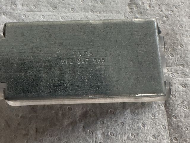 bontott VW GOLF VI Kesztyűtartó Világítás