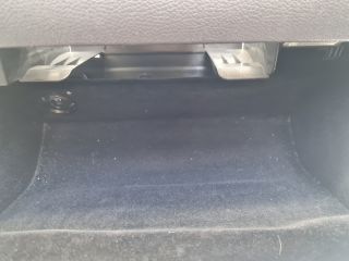 bontott VW GOLF VI Kesztyűtartó