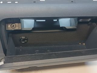 bontott VW GOLF VI Kesztyűtartó