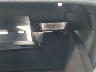 bontott VW GOLF VI Kesztyűtartó