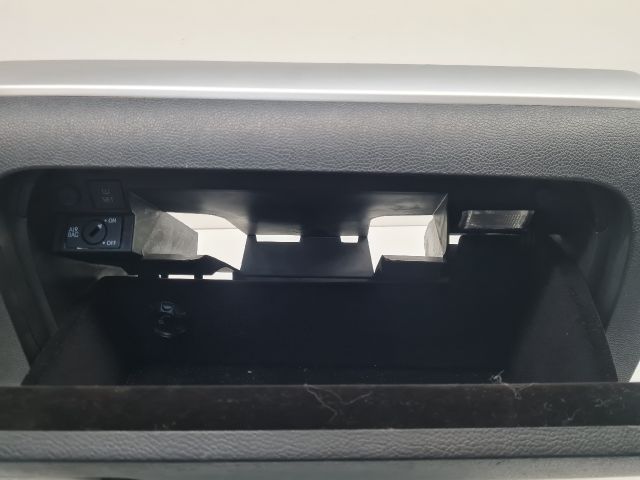 bontott VW GOLF VI Kesztyűtartó