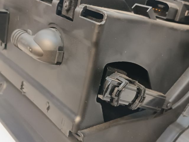 bontott VW GOLF VI Kesztyűtartó