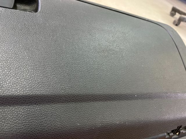 bontott VW GOLF VI Kesztyűtartó