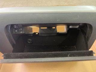 bontott VW GOLF VI Kesztyűtartó