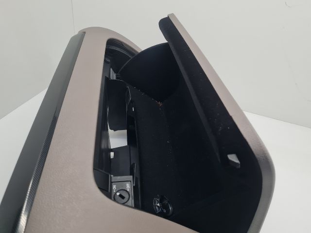 bontott VW GOLF VI Kesztyűtartó