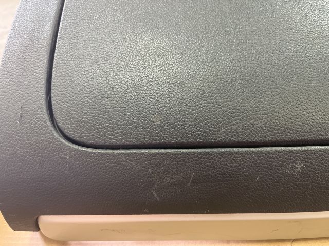 bontott VW GOLF VI Kesztyűtartó