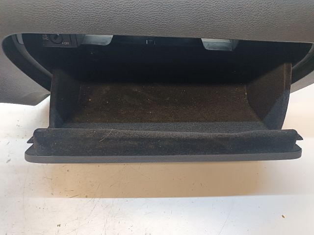 bontott VW GOLF VI Kesztyűtartó