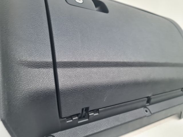 bontott VW GOLF VI Kesztyűtartó