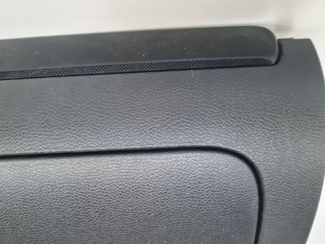 bontott VW GOLF VI Kesztyűtartó