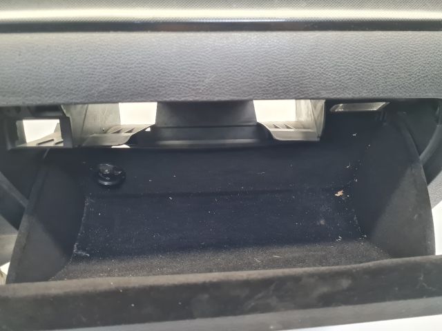 bontott VW GOLF VI Kesztyűtartó