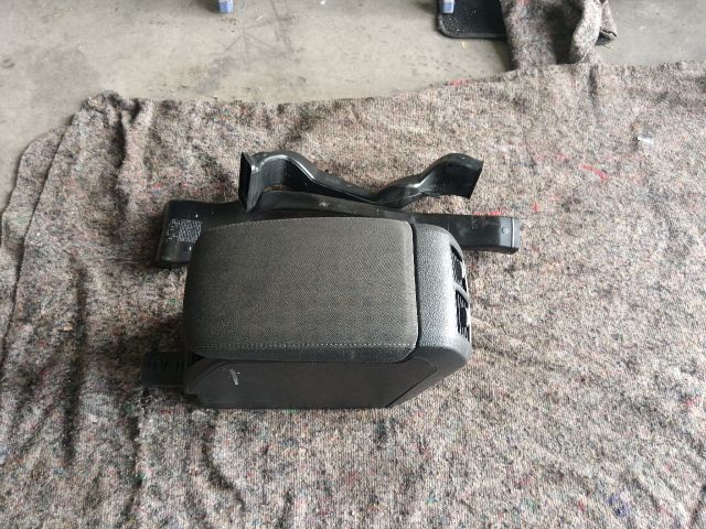 bontott VW GOLF VI Könyöklő