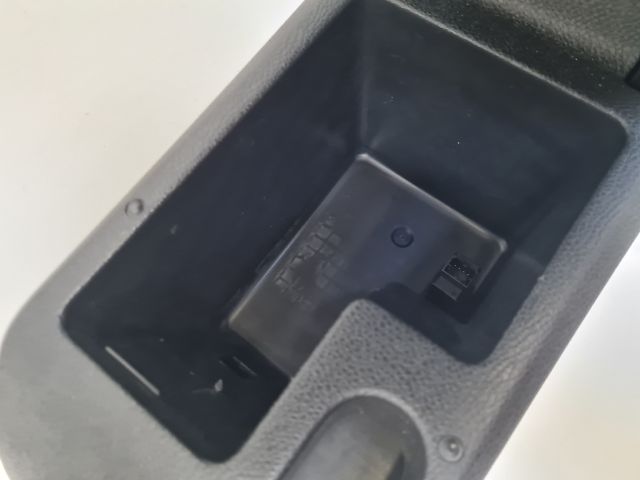 bontott VW GOLF VI Könyöklő