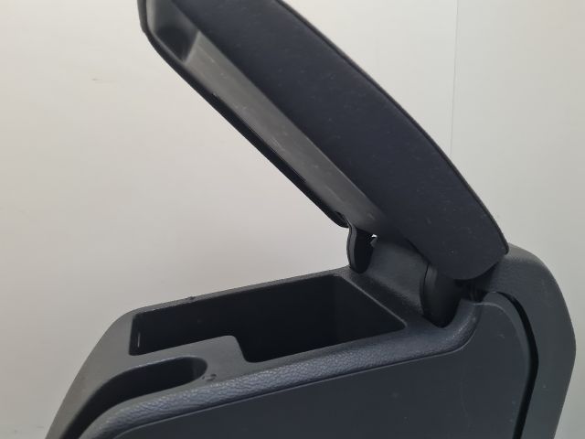 bontott VW GOLF VI Könyöklő