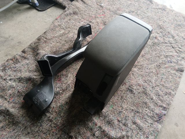 bontott VW GOLF VI Könyöklő