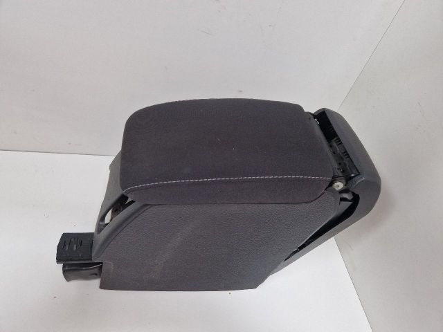 bontott VW GOLF VI Könyöklő