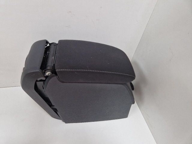 bontott VW GOLF VI Könyöklő