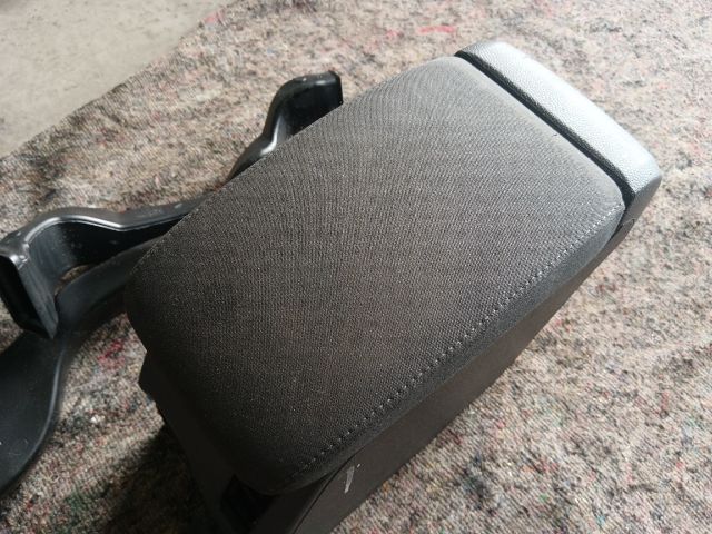 bontott VW GOLF VI Könyöklő