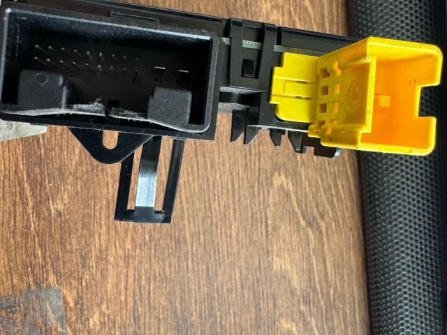 bontott VW GOLF VI Kormányoszlop Vezérlő