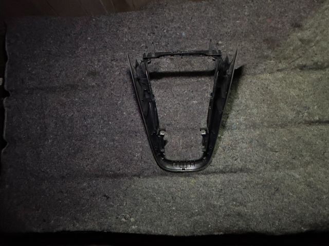 bontott VW GOLF VI Középkonzol Keret