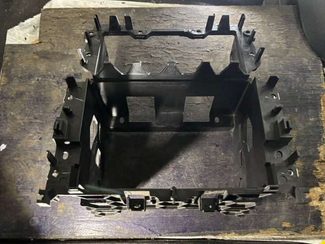 bontott VW GOLF VI Középkonzol Keret