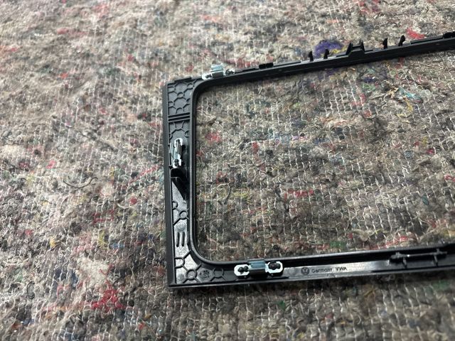 bontott VW GOLF VI Középkonzol Keret