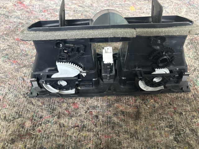 bontott VW GOLF VI Középső Szellőző