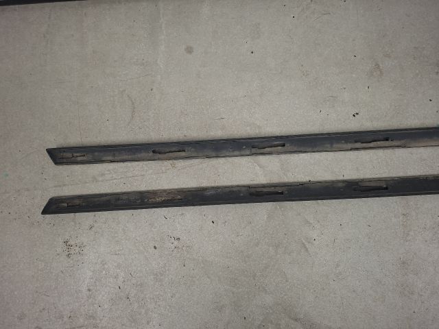 bontott VW GOLF VI Küszöb Díszléc Szett