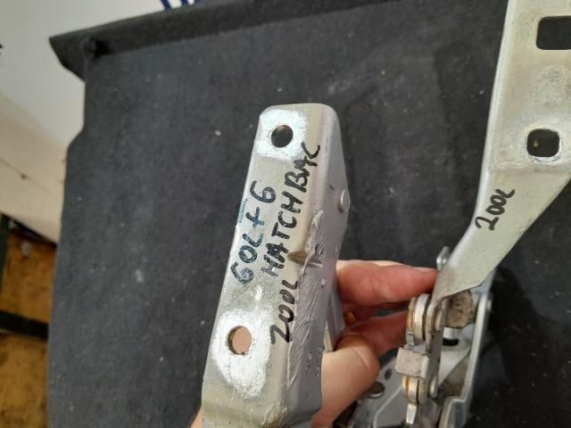 bontott VW GOLF VI Motorháztető Bal Zsanér