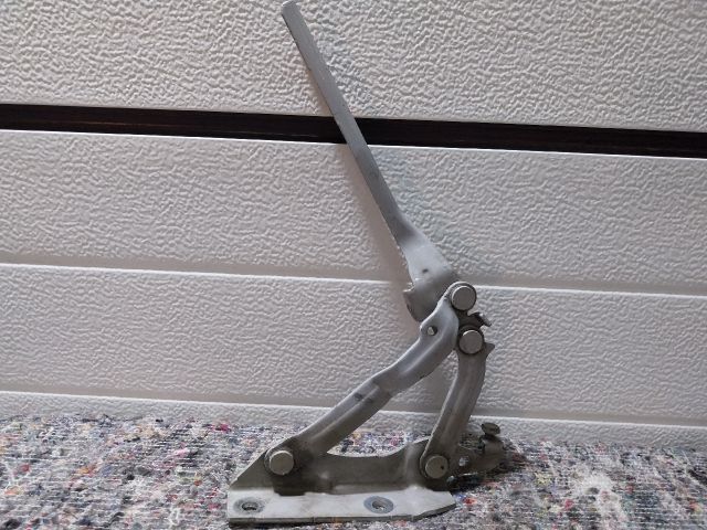 bontott VW GOLF VI Motorháztető Bal Zsanér