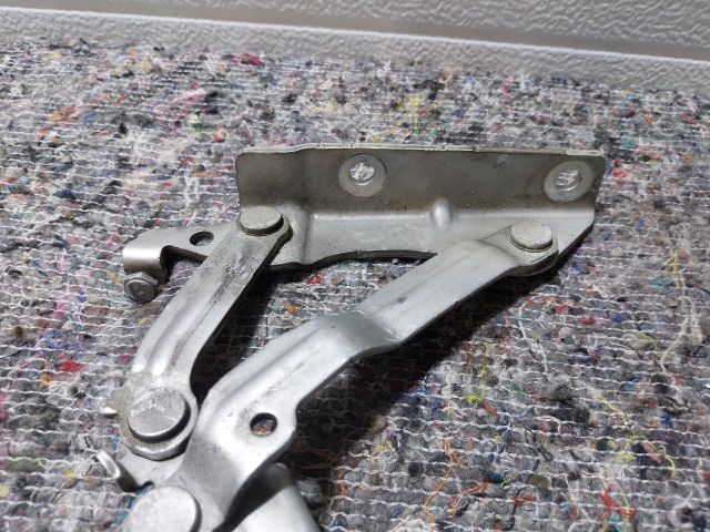 bontott VW GOLF VI Motorháztető Bal Zsanér