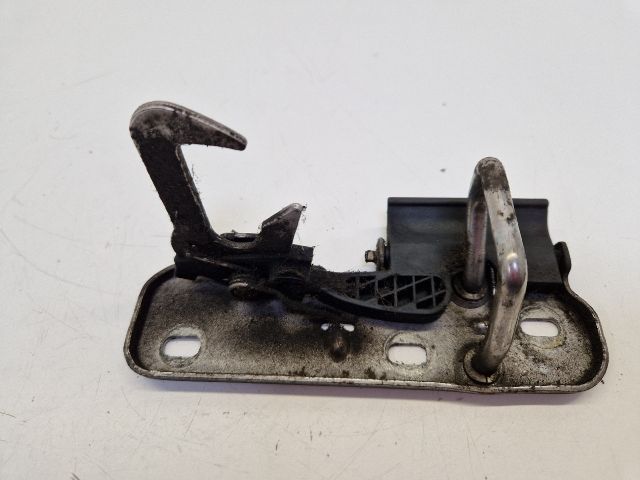 bontott VW GOLF VI Motorháztető Biztonsági Kampó