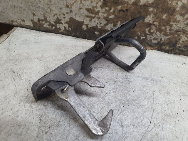 bontott VW GOLF VI Motorháztető Biztonsági Kampó