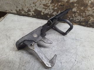 bontott VW GOLF VI Motorháztető Biztonsági Kampó