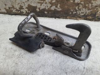 bontott VW GOLF VI Motorháztető Biztonsági Kampó