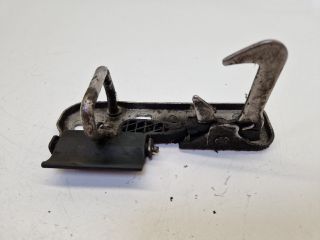 bontott VW GOLF VI Motorháztető Biztonsági Kampó