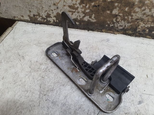 bontott VW GOLF VI Motorháztető Biztonsági Kampó