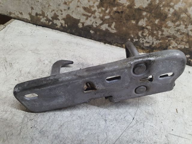 bontott VW GOLF VI Motorháztető Biztonsági Kampó