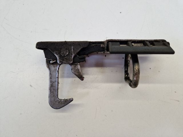 bontott VW GOLF VI Motorháztető Biztonsági Kampó