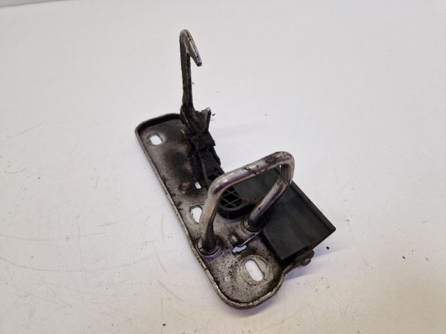 bontott VW GOLF VI Motorháztető Biztonsági Kampó