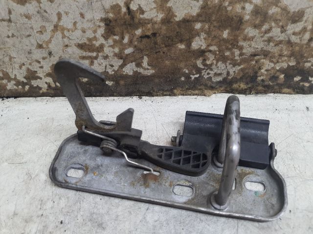 bontott VW GOLF VI Motorháztető Biztonsági Kampó