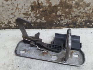 bontott VW GOLF VI Motorháztető Biztonsági Kampó