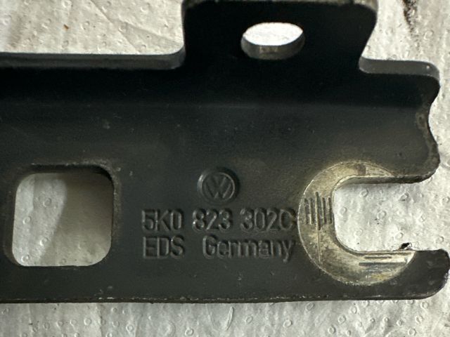 bontott VW GOLF VI Motorháztető Jobb Zsanér