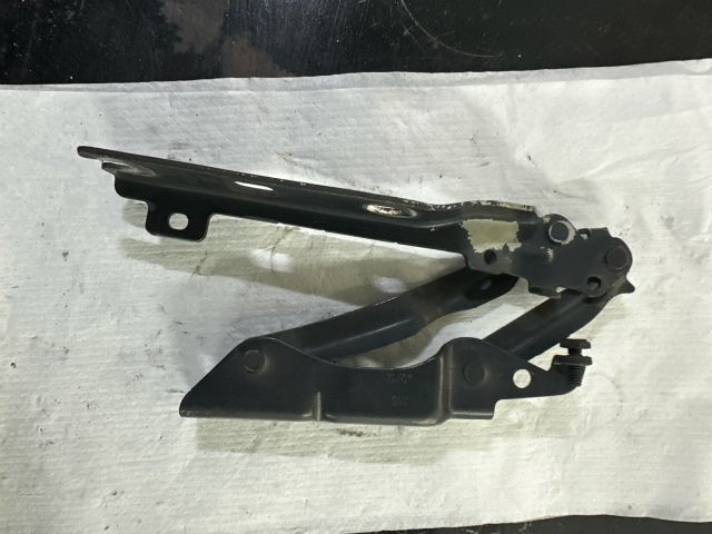 bontott VW GOLF VI Motorháztető Jobb Zsanér