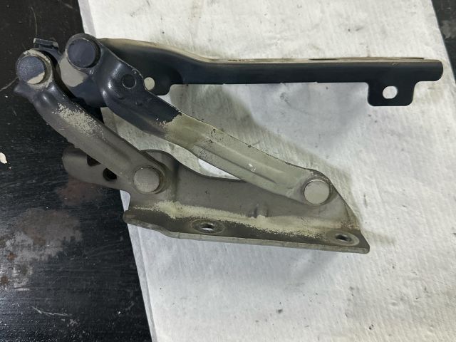 bontott VW GOLF VI Motorháztető Jobb Zsanér