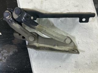 bontott VW GOLF VI Motorháztető Jobb Zsanér