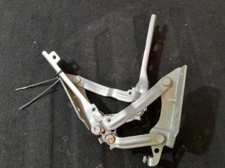 bontott VW GOLF VI Motorháztető Jobb Zsanér