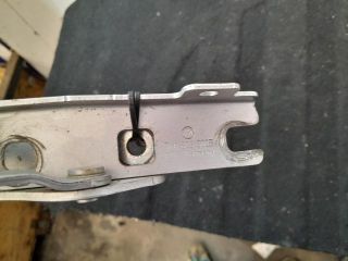 bontott VW GOLF VI Motorháztető Jobb Zsanér